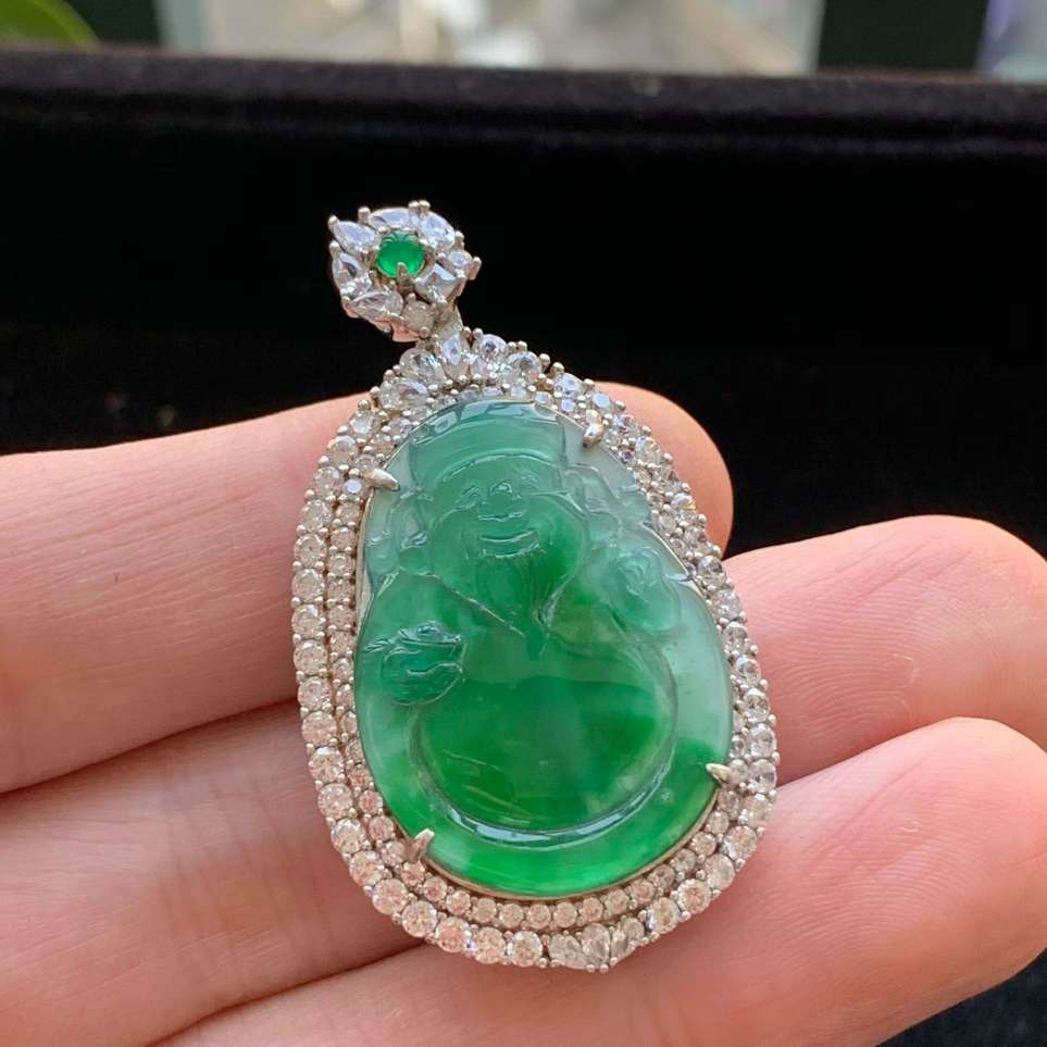 A货天然翡翠冰种925银满绿财神爷吊坠重量10.75
3月28日
