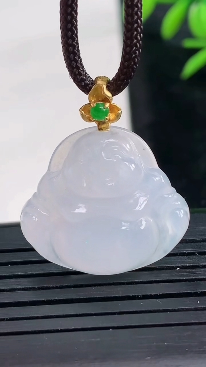 天然A货翡翠种白冰佛公吊坠尺寸23.4-24-5.3重量:4.48g
3月28日