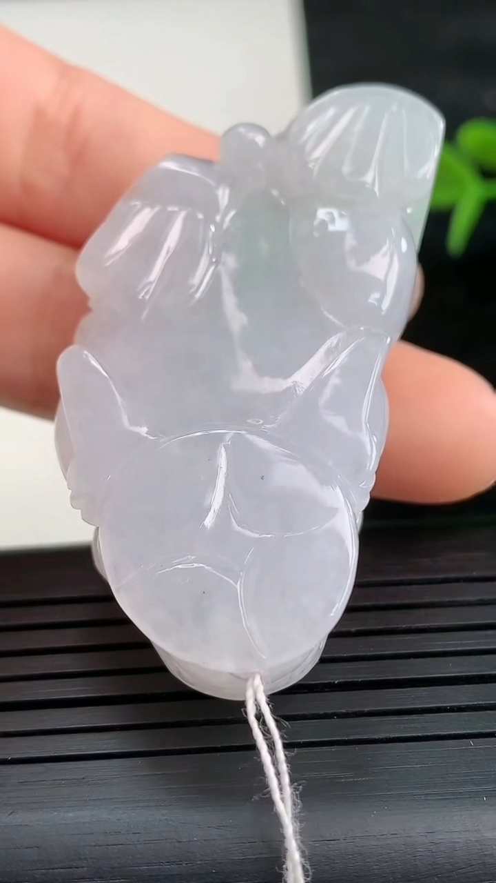 天然A货翡翠貔貅吊坠尺寸49-24.9-11.9重量:32.39g
3月28日