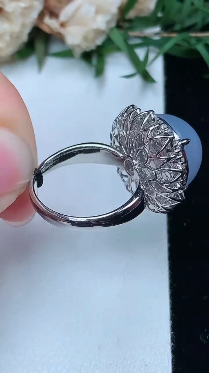 天然A货翡翠k金紫罗兰蛋面戒指，尺寸17.4-13.9，重量:7.61g2026年3月28日
工厂直销收藏佳品,种好水足，色泽均匀，有种有色，上手高大气！