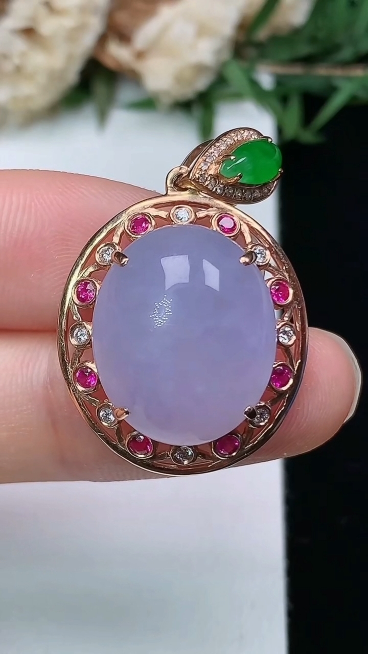 天然A货翡翠紫罗兰蛋面吊坠，尺寸32.3-19.9-9.9
3月28日