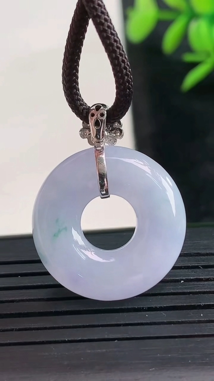 天然A货翡翠18K金紫罗兰飘花母子平安环吊坠尺寸21.9-5.8重量:6.18g
3月28日