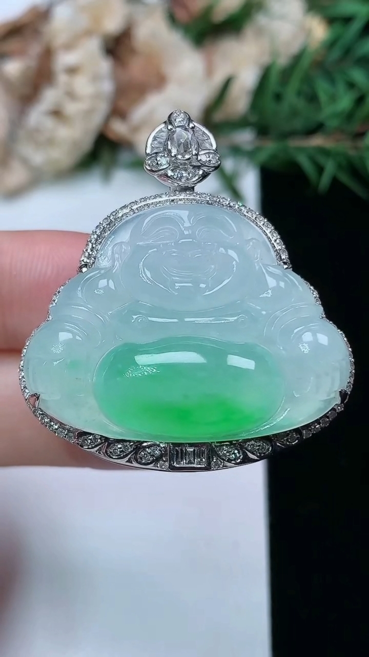 天然A货翡翠佛公吊坠，尺寸37.2-32.9-12.8，裸石23.2-30.6，重量:14.00g
