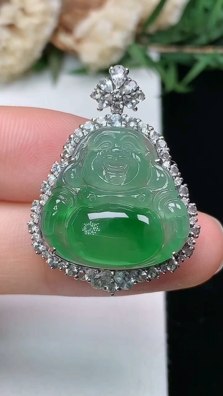 天然A货翡翠佛公吊坠，尺寸30.2-22.4-8.6，裸石18.3-18.7，重量:5.05g
3月28日