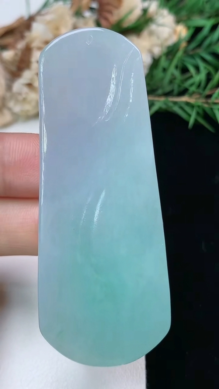 天然A货翡翠大势至观音菩萨吊坠，尺寸63.6-24.5-11.2，重量:39.53g
3月28日