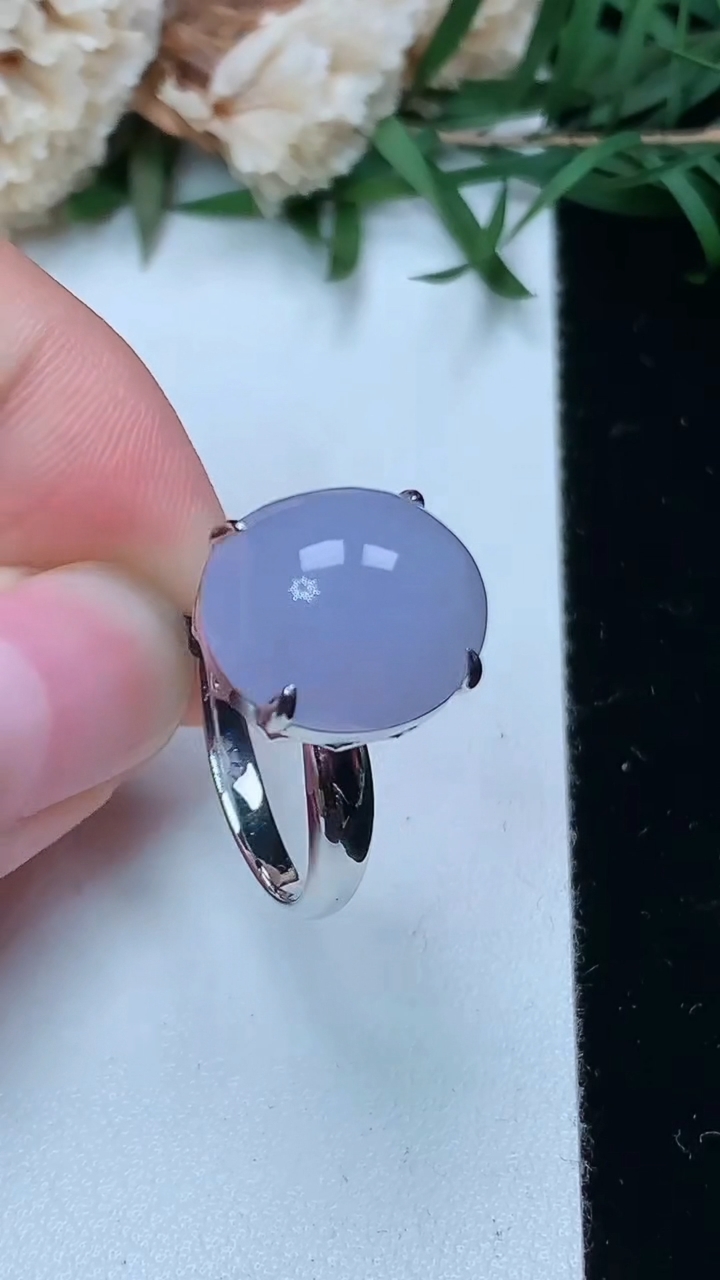 天然A货翡翠k金紫罗兰蛋面戒指，尺寸17.4-13.6-12，重量:4.58g2026年3月28日
工厂直销收藏佳品,种好水足，色泽均匀，有种有色，上手高大气！