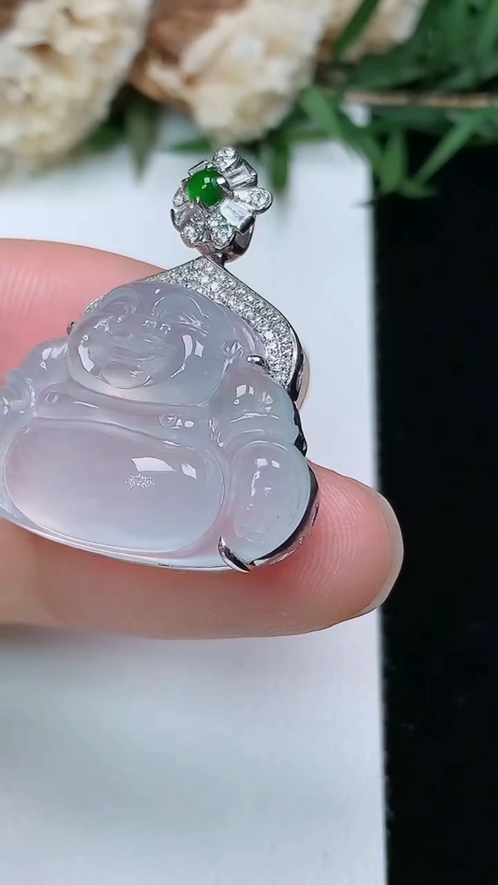 天然A货翡翠白冰佛公吊坠，尺寸17.3-24.5-9.9，重量:6.56g
3月28日