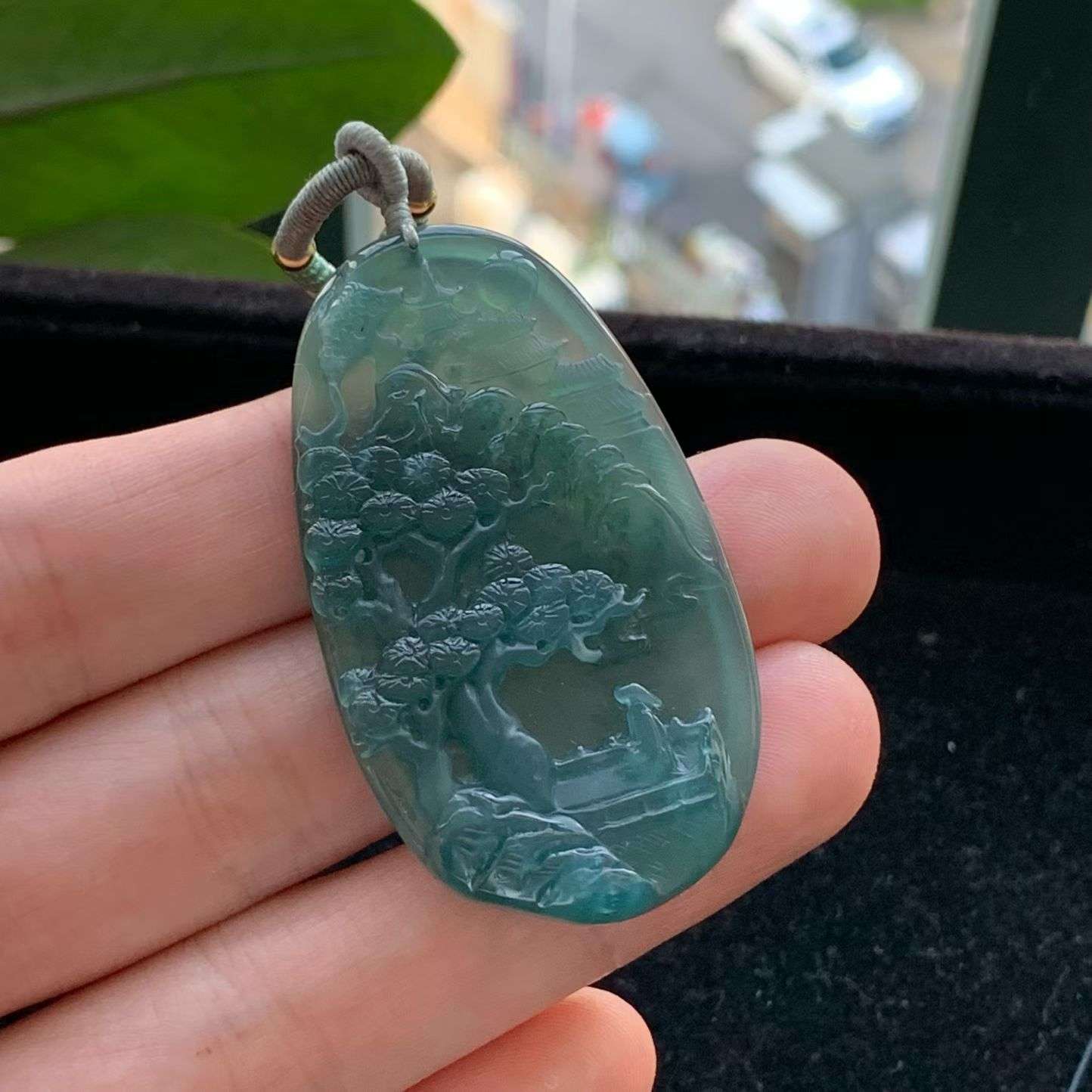 A货天然翡翠冰种蓝水山水牌吊坠重量17.87
3月28日