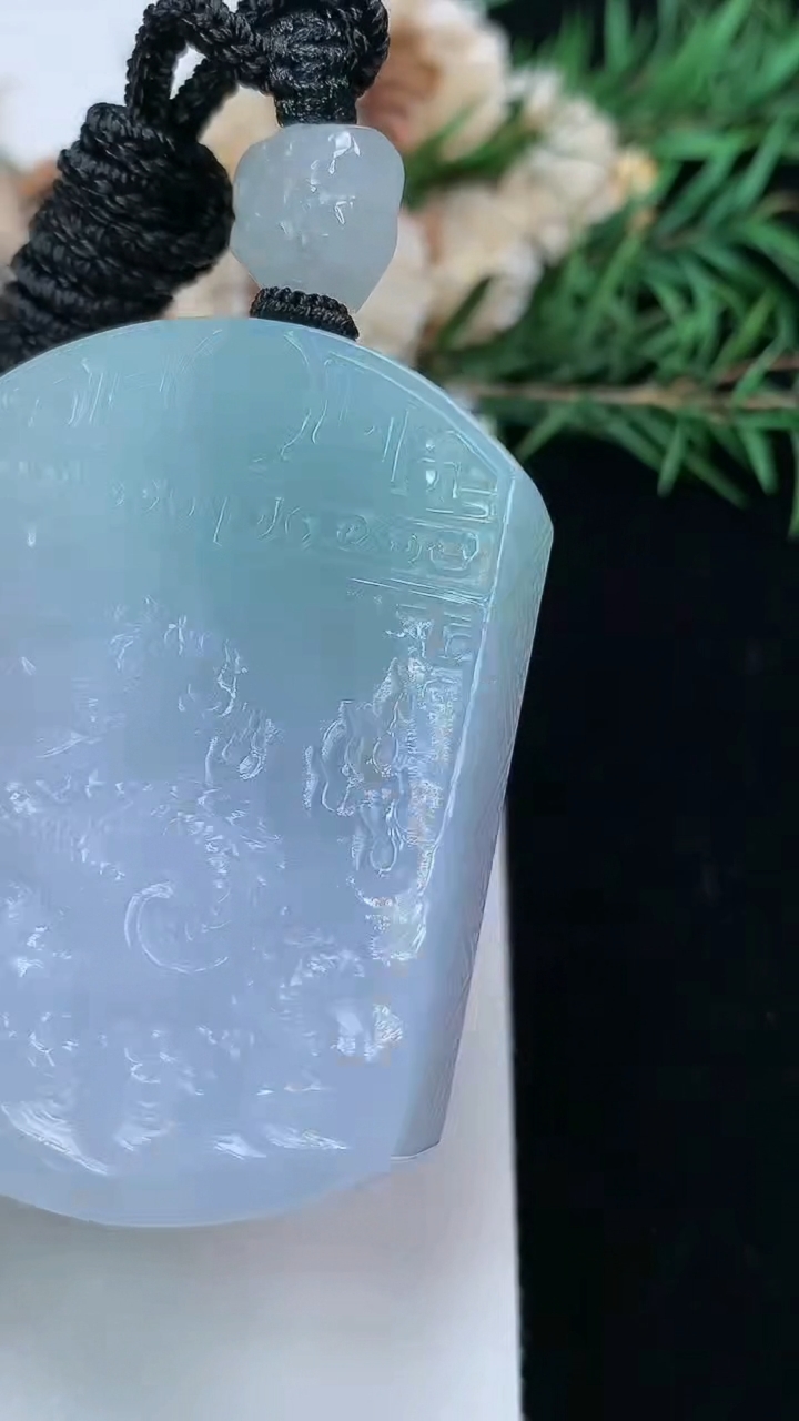 天然A货翡翠龙牌吊坠，尺寸51.5-37.4-12，重量:64.60g
3月28日