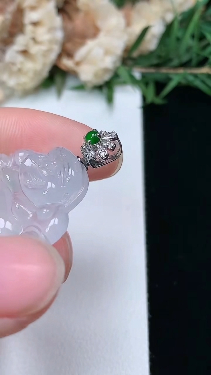 天然A货翡翠佛公吊坠，尺寸20-30-5.4，重量:5.63g
3月28日