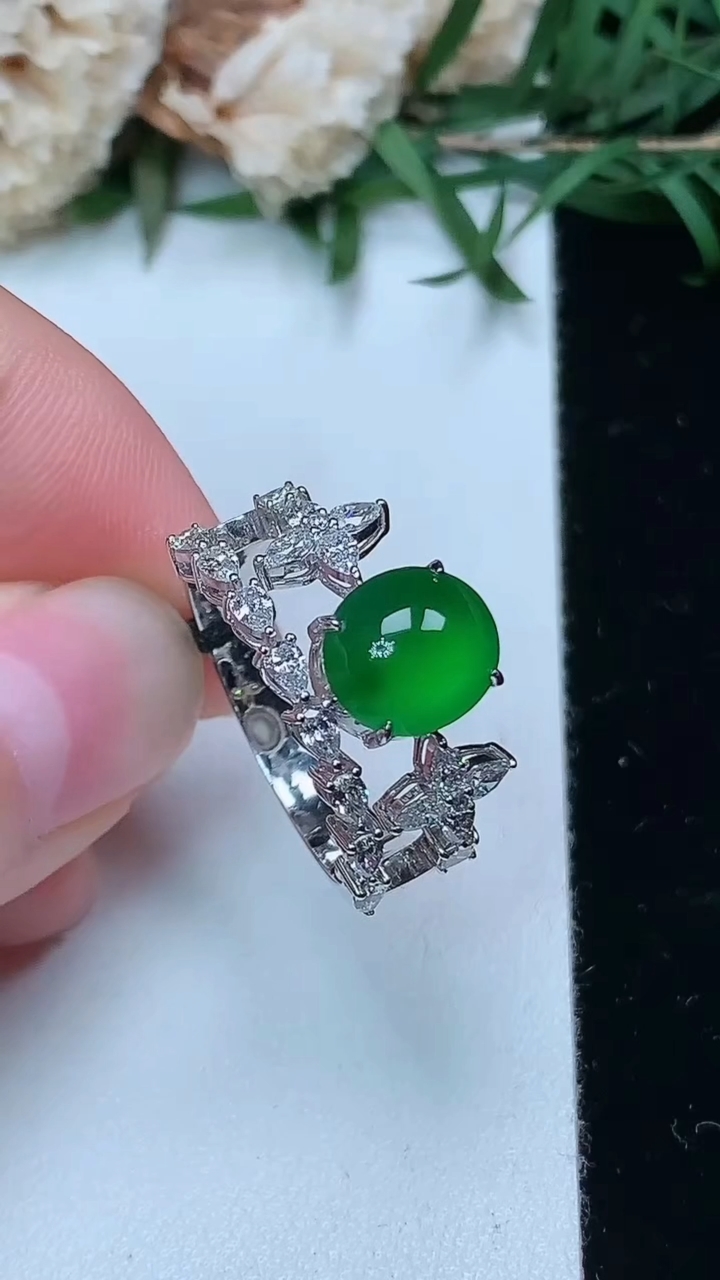 天然A货翡翠蛋面戒指，尺寸17.9-8.7-7.8，重量:4.15g2026年3月28日
工厂直销收