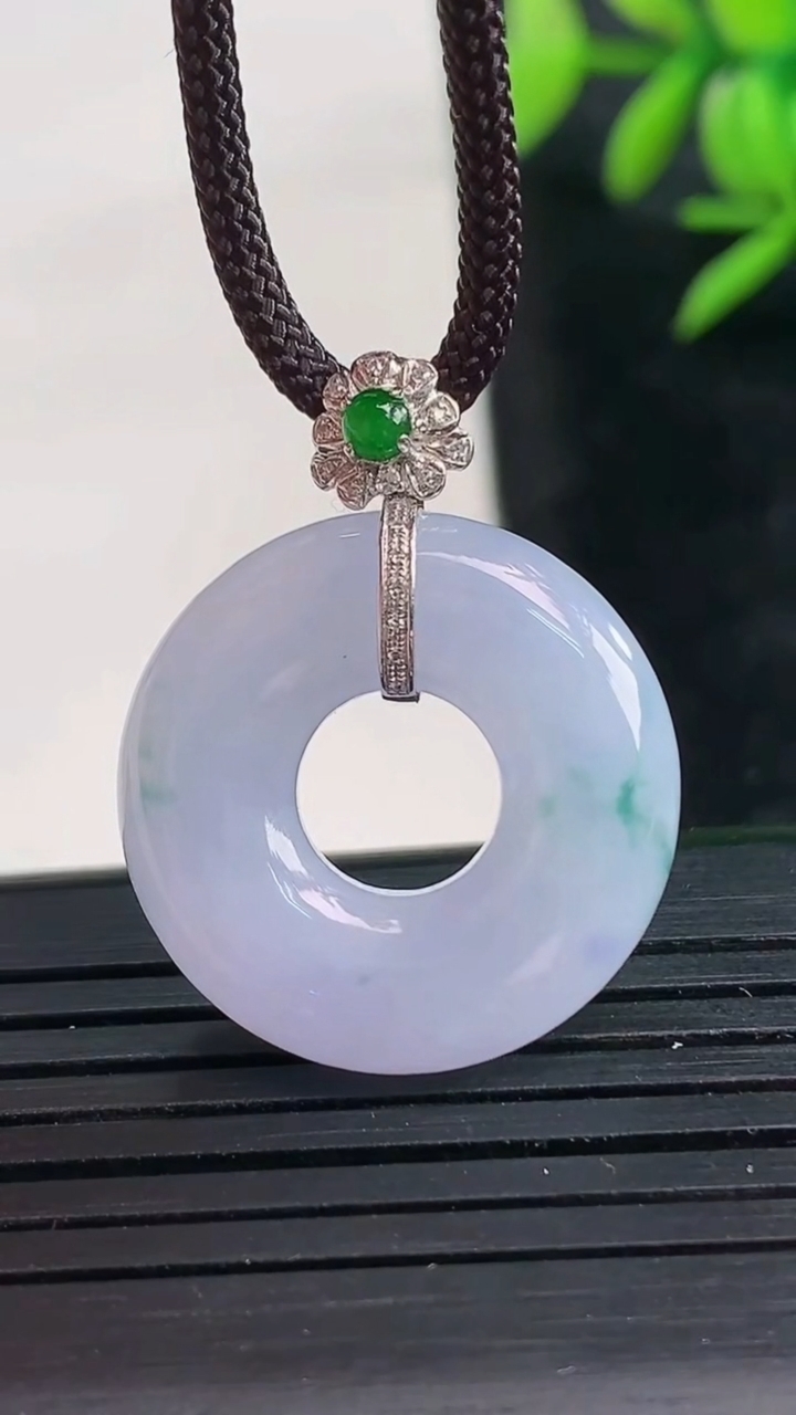 天然A货翡翠18K金紫罗兰飘花母子平安环吊坠尺寸21.9-5.8重量:6.18g
3月28日