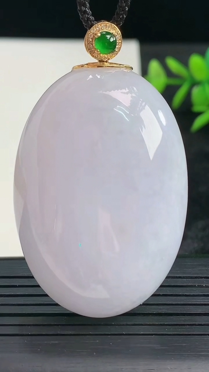 天然A货翡翠18K金紫罗兰蛋面吊坠尺寸48.7-33.2-12.5重量:39.56g
3月28日