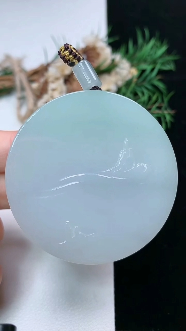 天然A货翡翠无相观音吊坠，尺寸49.8-9.6，重量:63.18g
3月28日