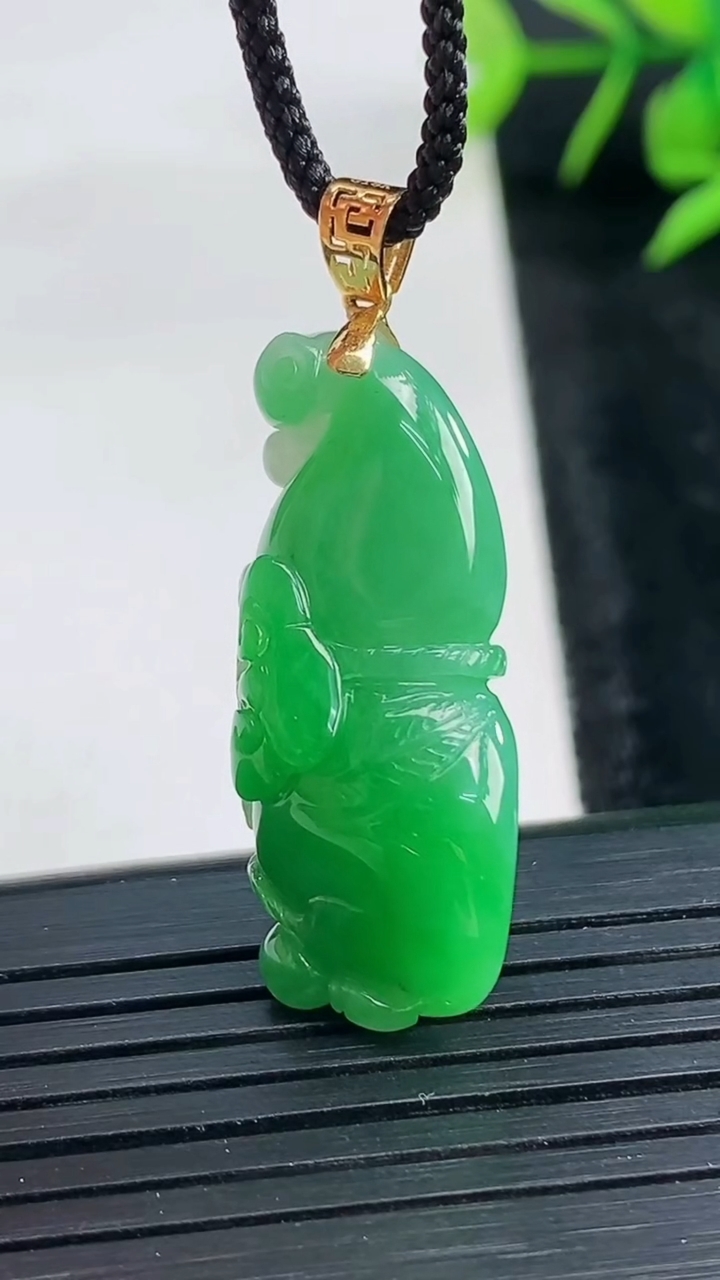 天然A货翡翠葫芦吊坠尺寸31.5-13.4-10.4重量:7.72g
3月28日