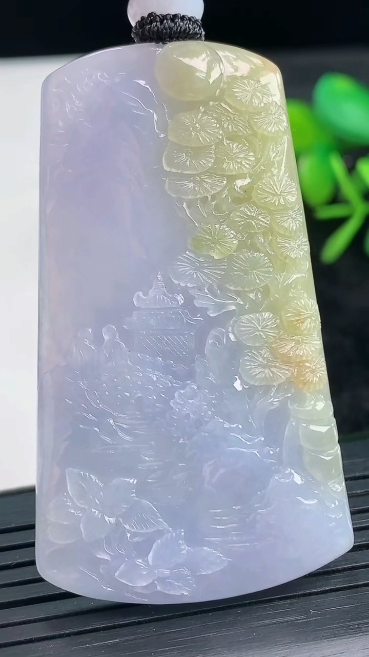 天然A货翡翠紫罗兰山水牌吊坠尺寸56.3-32.5-6.6重量:29.20g
3月28日