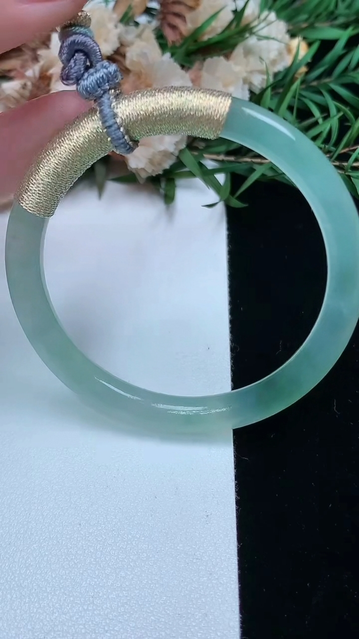 天然A货翡翠平安环吊坠，尺寸53.6-5.7，重量:16.97g
3月28日