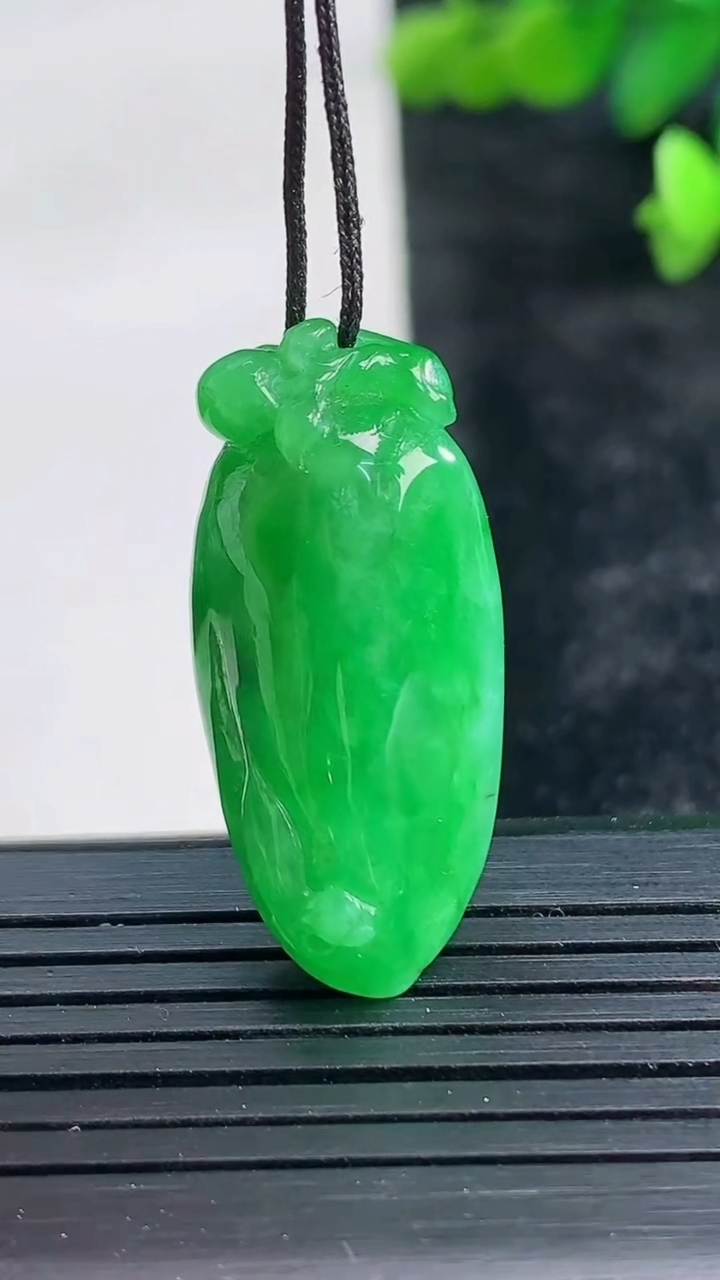 天然A货翡翠福瓜吊坠尺寸32.3-14.8-9.8重量:7.50g
3月28日