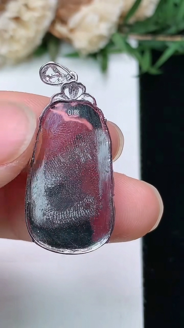 天然A货翡翠如意吊坠，尺寸24-14-5.2，重量:3.10g
3月28日