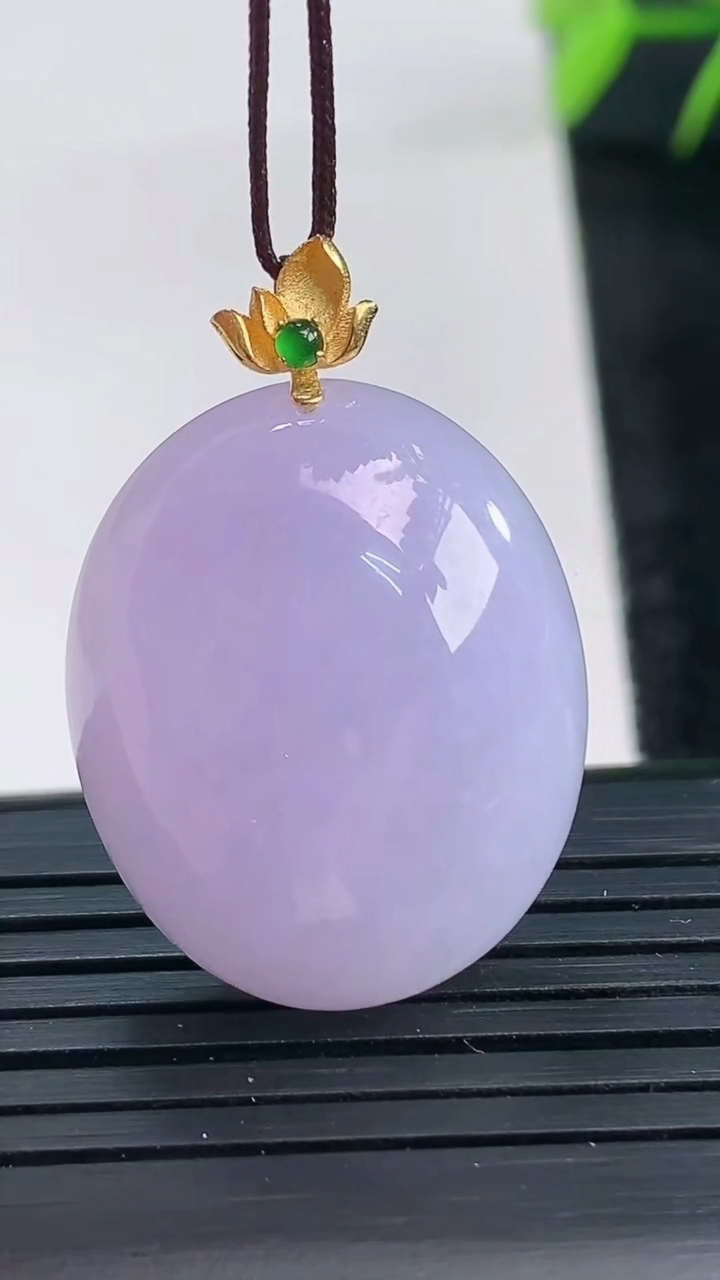 天然A货翡翠18K金紫罗兰蛋面吊坠尺寸26.1-21.5-10.4重量:10.15g
3月28日