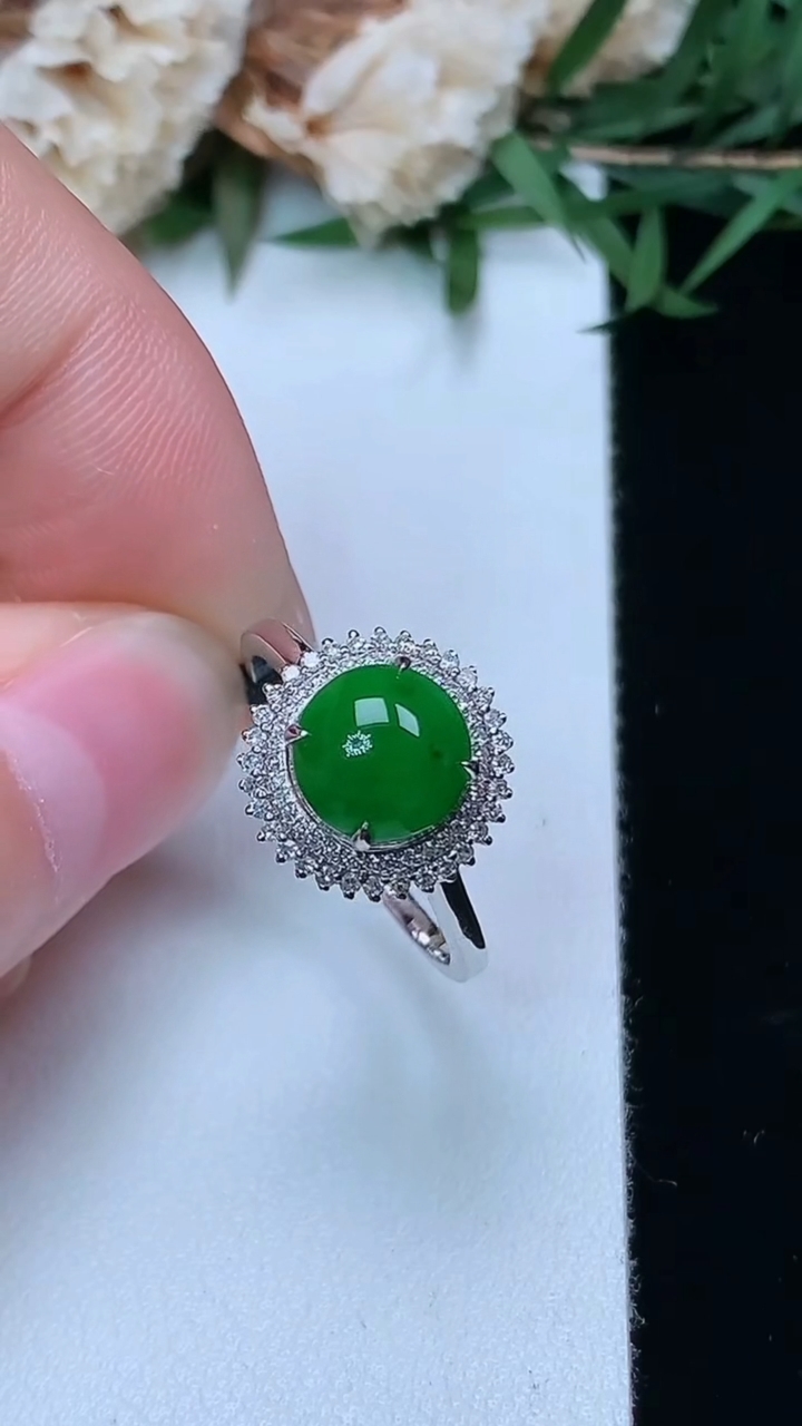天然A货翡翠蛋面戒指，尺寸17-7.5-7.4，重量:2.30g2026年3月28日
工厂直销收藏佳