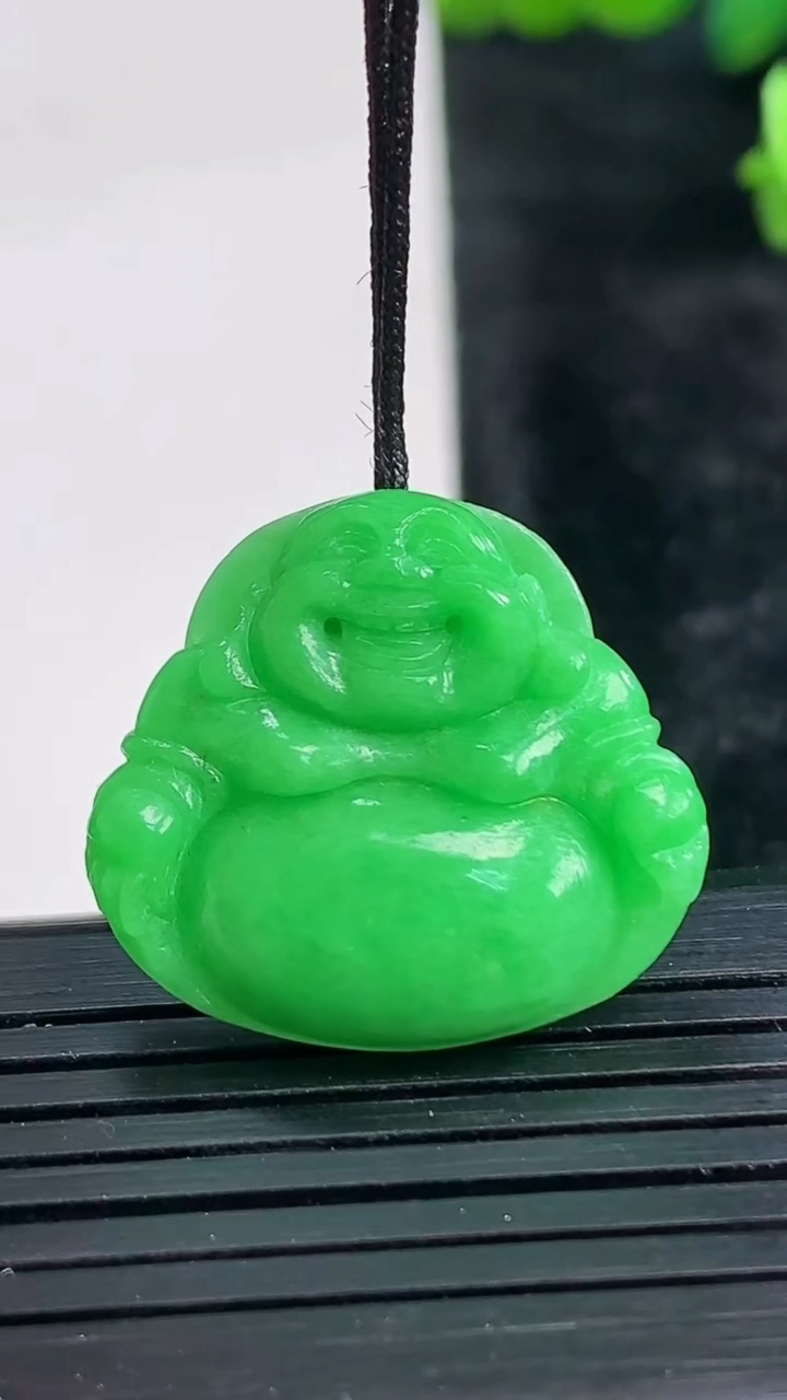 天然A货翡翠佛公吊坠尺寸22.4-24.7-5.3重量:4.46g
3月28日