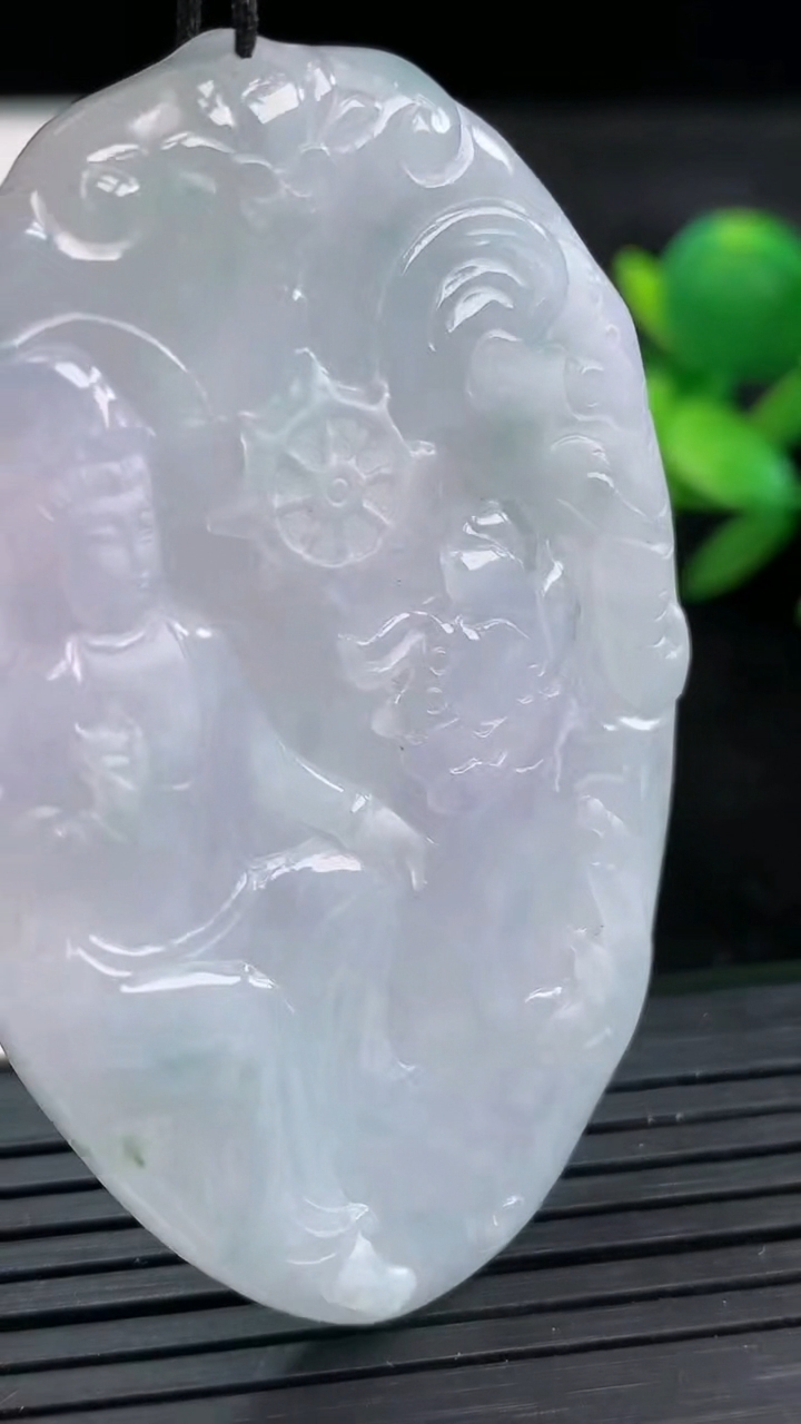 天然A货翡翠紫罗兰飘花普贤菩萨吊坠尺寸59.5-39.1-4.8重量:25.36g
3月28日