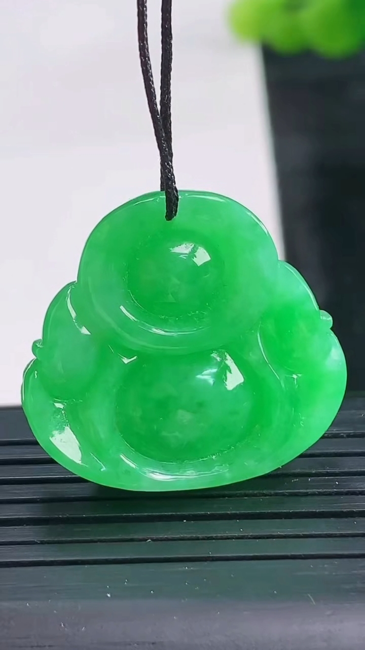 天然A货翡翠佛公吊坠尺寸24.5-26.8-8.9重量:9.03g
3月28日