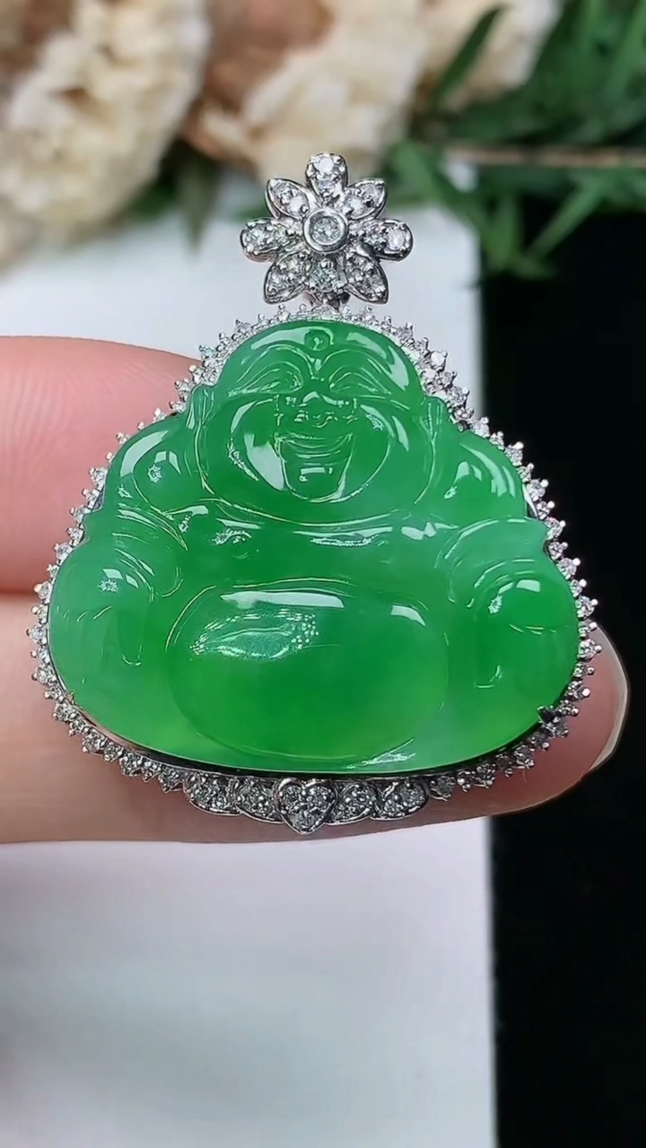 天然A货翡翠佛公吊坠，尺寸34-27.4-10.3，裸石21.3-24.4，重量:7.12g
3月28日