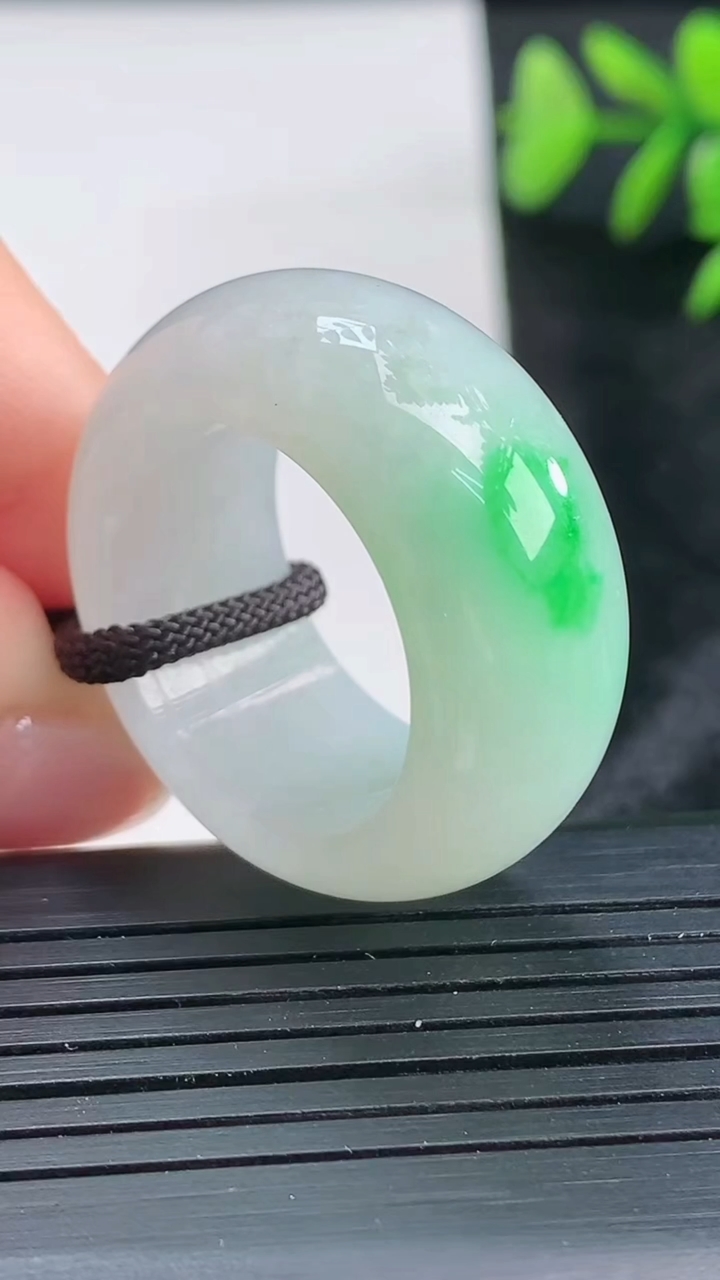 天然A货翡翠指环扳指尺寸20.5-12.4-5重量:14.18g2026年3月28日
工厂直销收藏佳