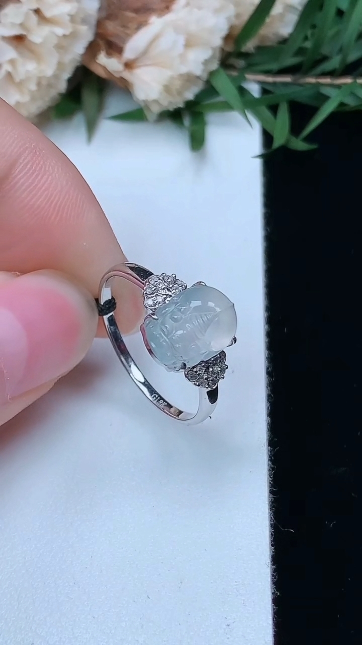 天然A货翡翠白冰貔貅戒指，尺寸17-9.4-7，重量:2.00g2026年3月28日
工厂直销收藏佳