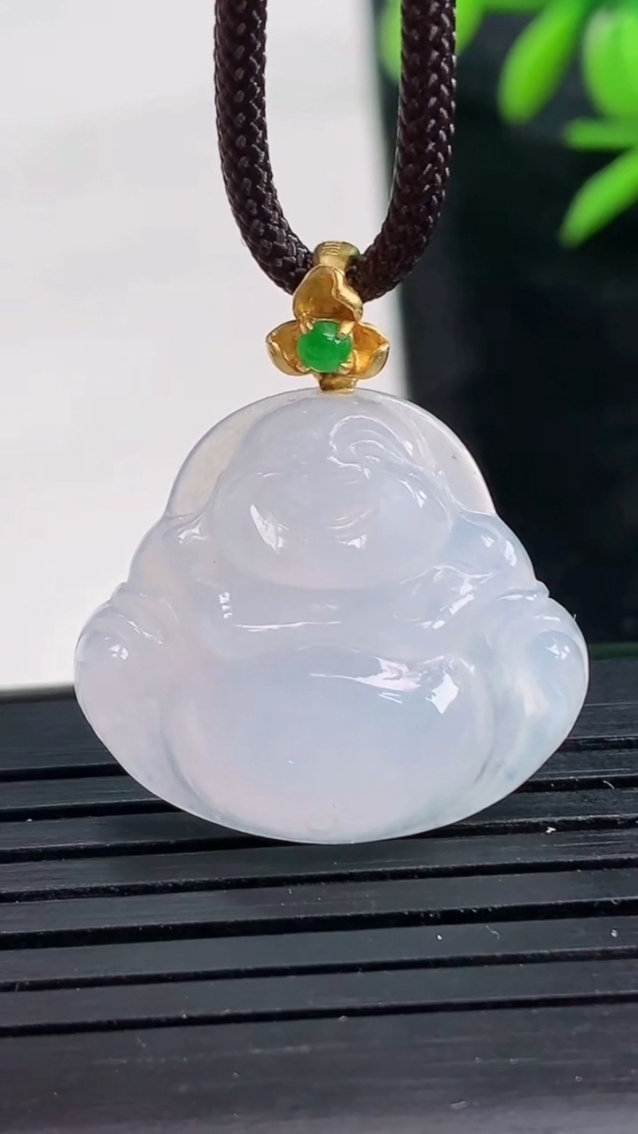 天然A货翡翠种白冰佛公吊坠尺寸23.4-24-5.3重量:4.48g
3月28日