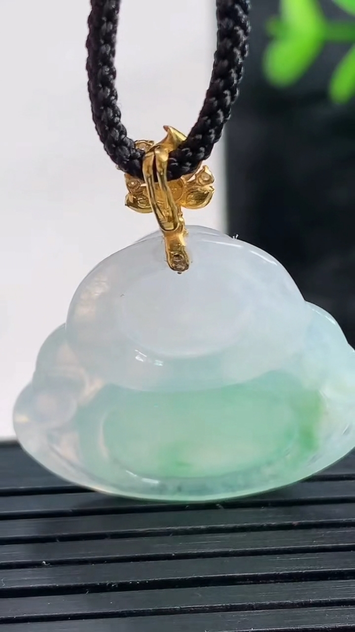 天然A货翡翠佛公吊坠尺寸26-29-5.5重量:6.48g
3月28日