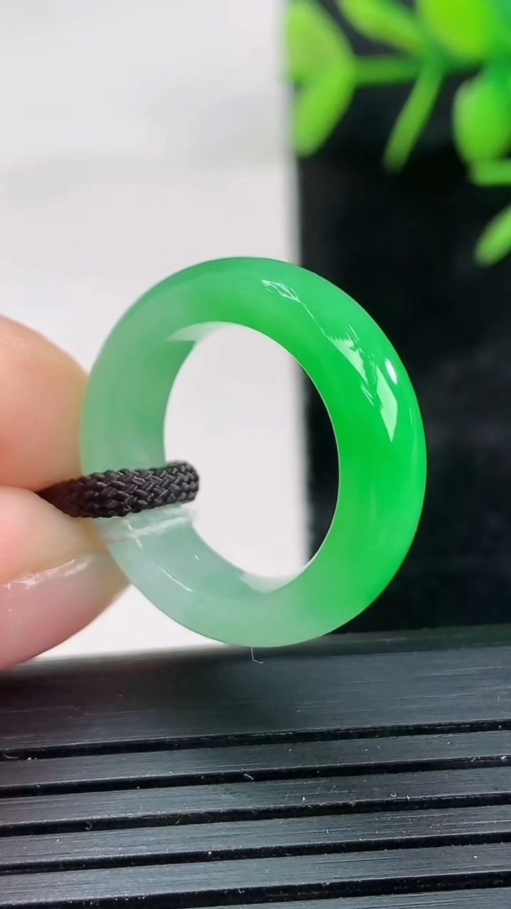 天然A货翡翠指环戒指尺寸15.4-5.8-3.8重量:3.88g2026年3月28日
工厂直销收藏佳