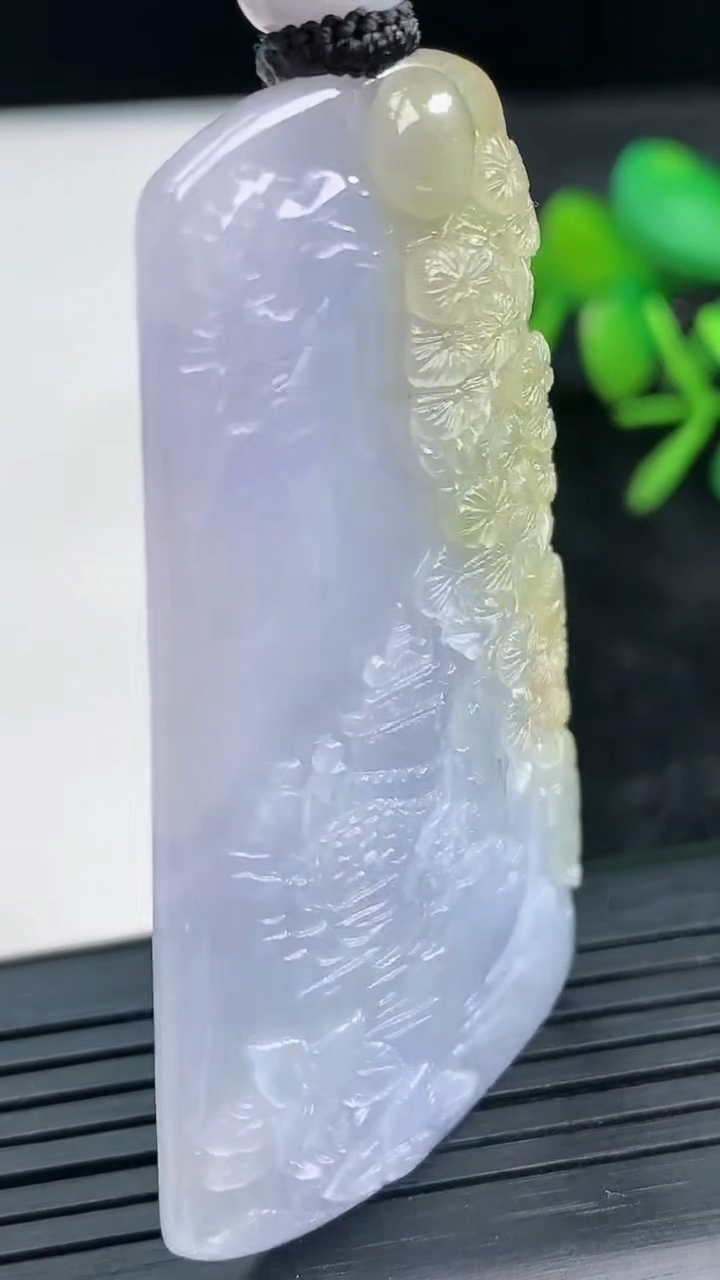 天然A货翡翠紫罗兰山水牌吊坠尺寸56.3-32.5-6.6重量:29.20g
3月28日