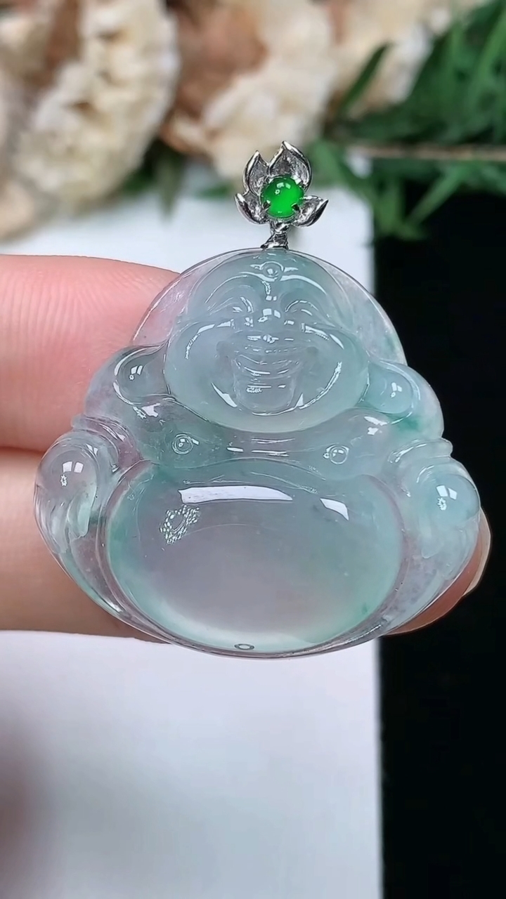 天然A货翡翠飘花佛公吊坠，尺寸25.9-28.3-6，重量:7.04g
3月28日