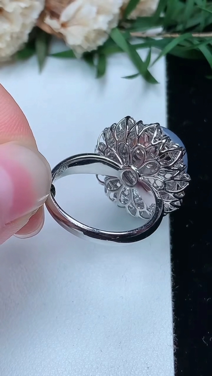 天然A货翡翠k金紫罗兰蛋面戒指，尺寸17.4-13.9，重量:7.61g2026年3月28日
工厂直销收藏佳品,种好水足，色泽均匀，有种有色，上手高大气！