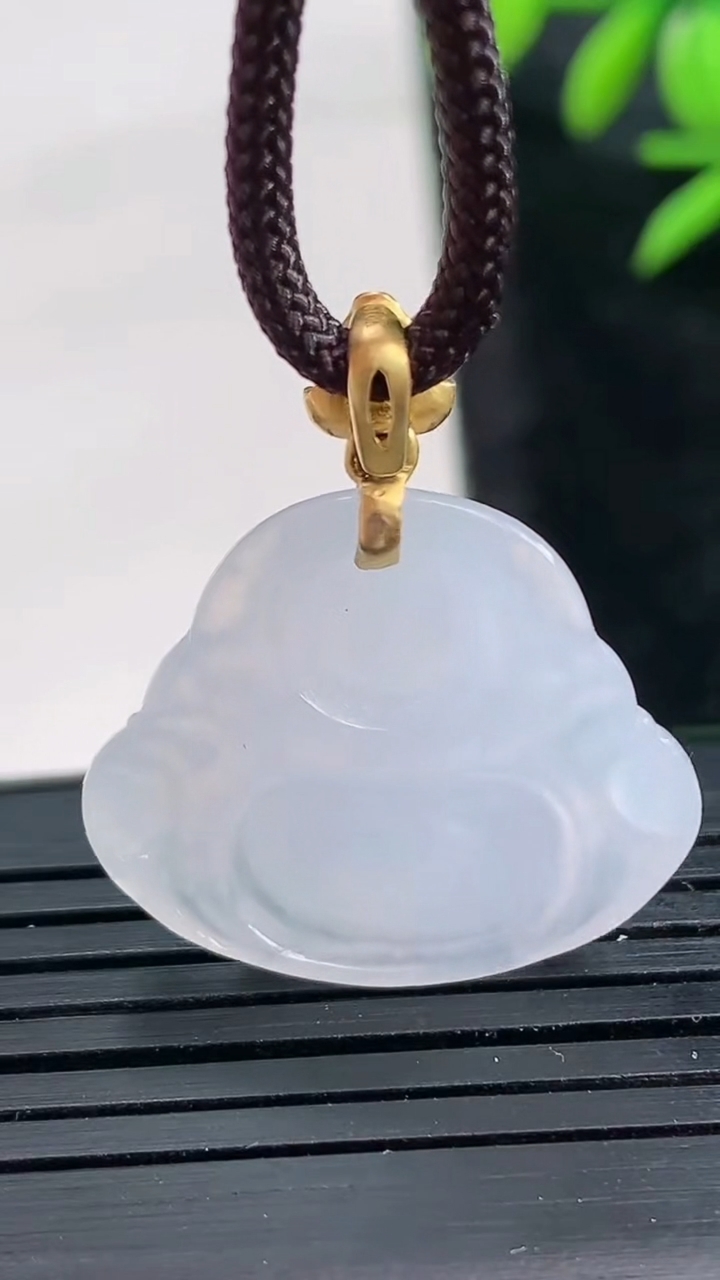 天然A货翡翠种白冰佛公吊坠尺寸23.4-24-5.3重量:4.48g
3月28日