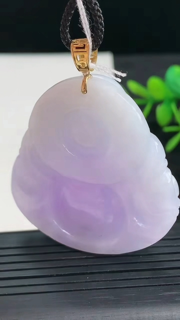 天然A货翡翠18K金紫罗兰福佛公吊坠尺寸44.2-42.9-12.9重量:41.59g
3月28日