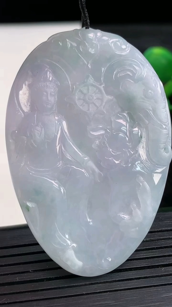 天然A货翡翠紫罗兰飘花普贤菩萨吊坠尺寸59.5-39.1-4.8重量:25.36g
3月28日