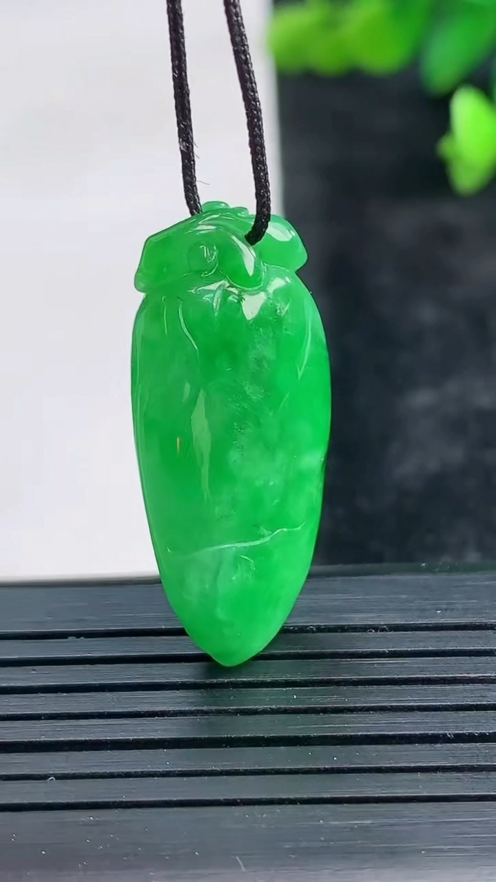 天然A货翡翠福瓜吊坠尺寸32.3-14.8-9.8重量:7.50g
3月28日