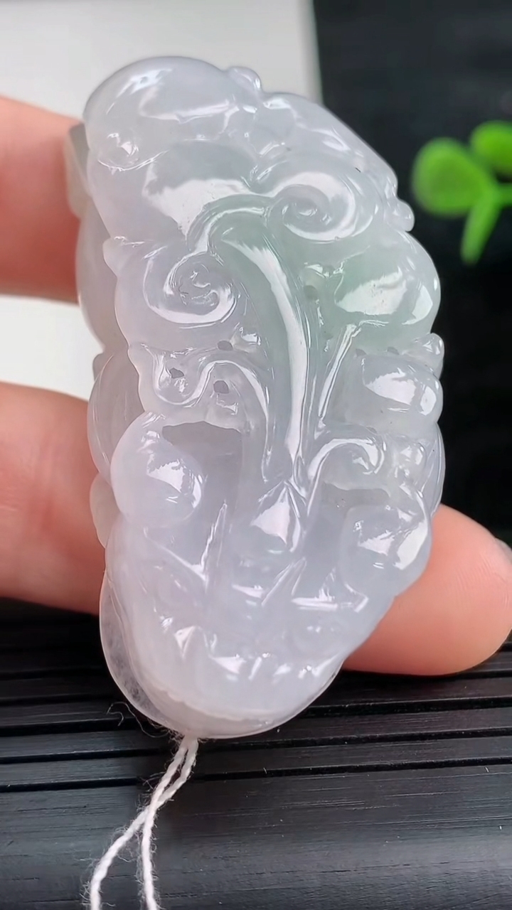 天然A货翡翠貔貅吊坠尺寸49-24.9-11.9重量:32.39g
3月28日