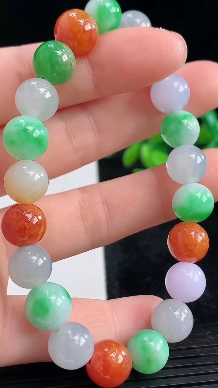 天然A货翡翠三彩圆珠手串尺寸9-21颗重量:26.50g3月28日
工厂直销收藏佳品,种好水足，色泽均匀，有种有色，上手高大气！