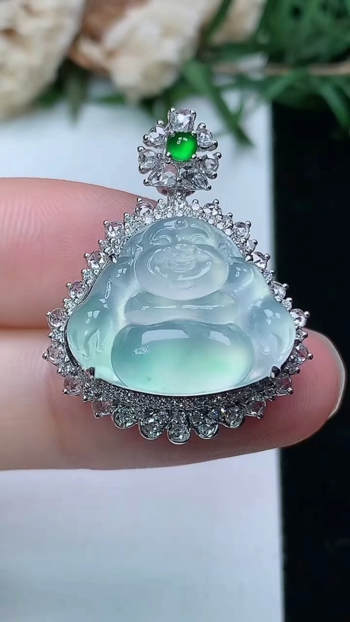 天然A货翡翠佛公吊坠，尺寸27.8-22.4-10.5，裸石14.3-18，重量:6.13g
3月2