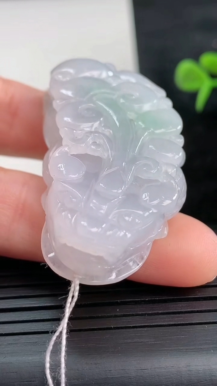 天然A货翡翠貔貅吊坠尺寸49-24.9-11.9重量:32.39g
3月28日