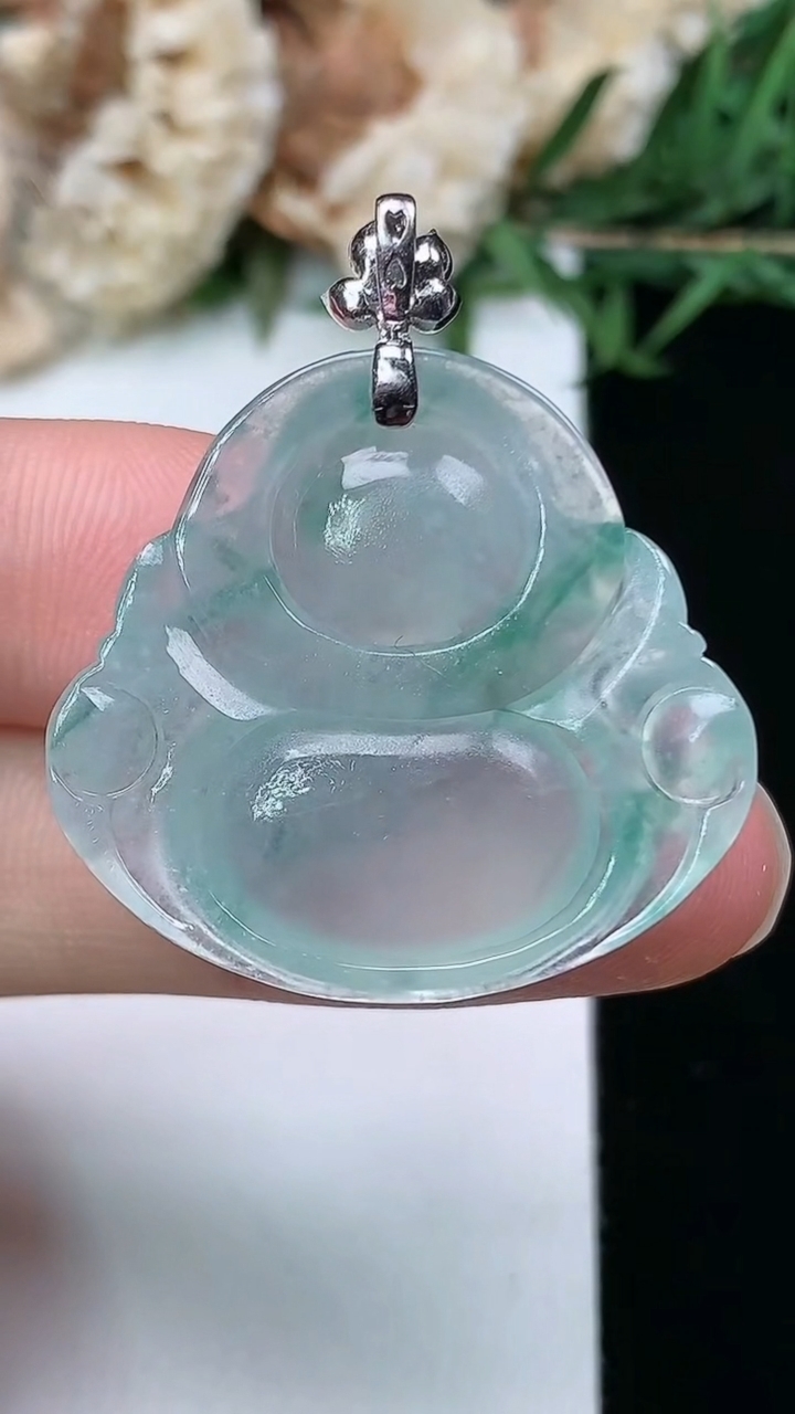 天然A货翡翠飘花佛公吊坠，尺寸25.9-28.3-6，重量:7.04g
3月28日