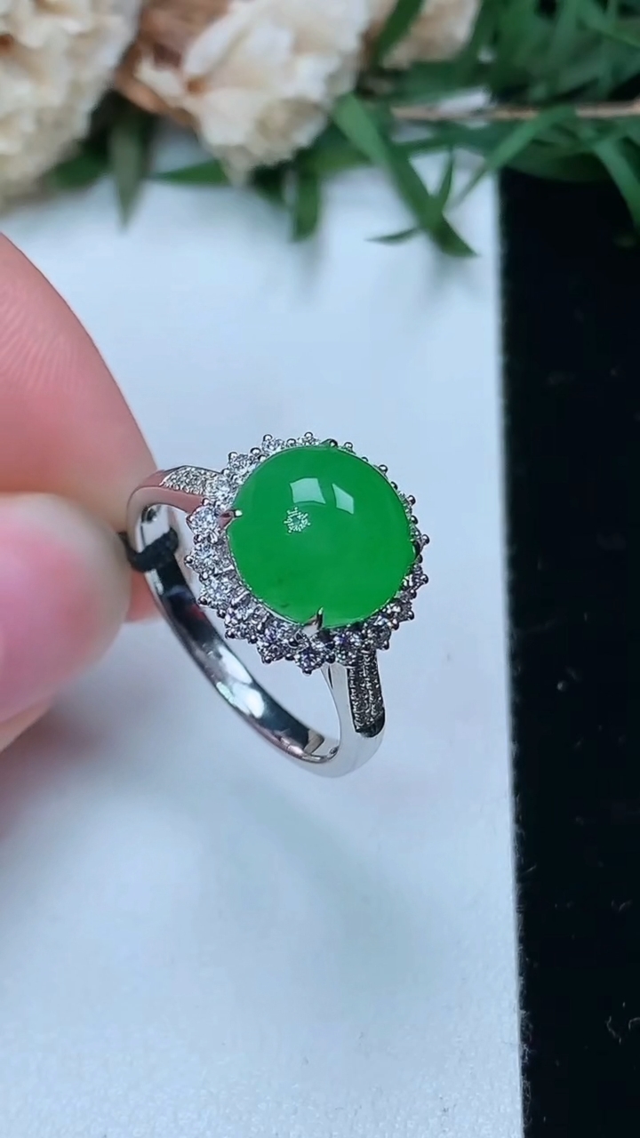 天然A货翡翠蛋面戒指，尺寸17.5-9-9.3，重量:4.96g2026年3月28日
工厂直销收藏佳