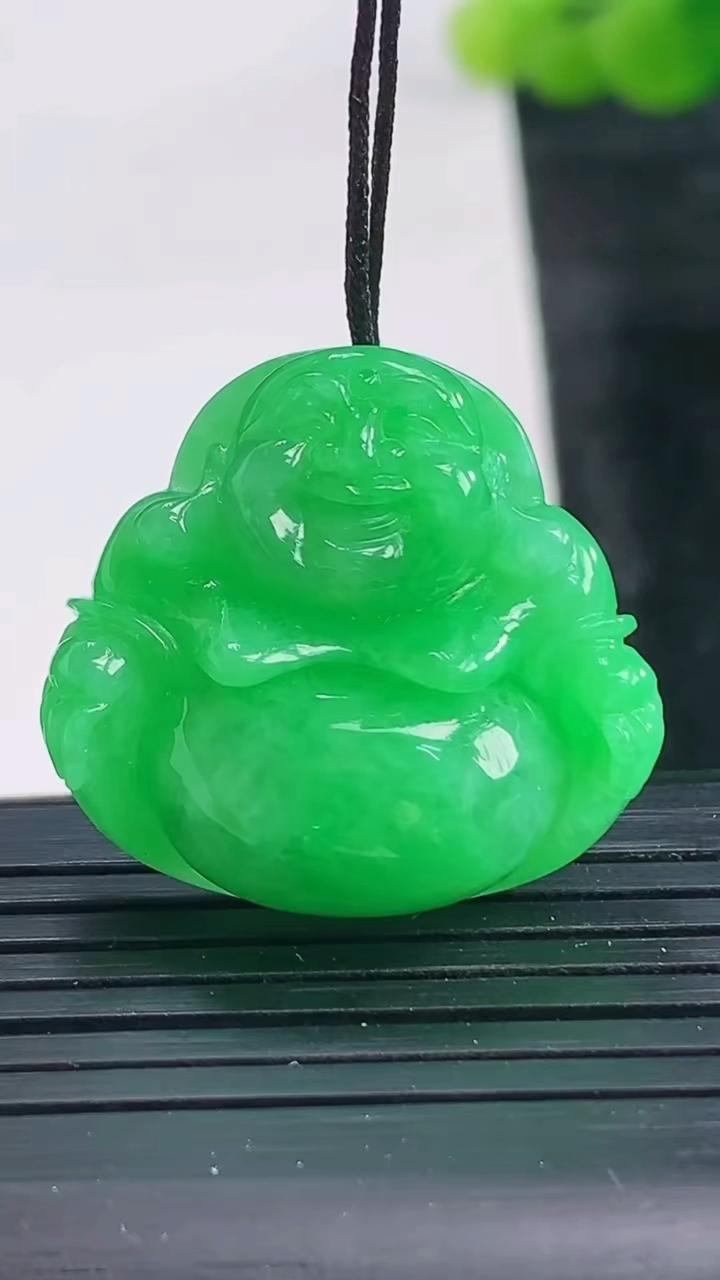 天然A货翡翠佛公吊坠尺寸24.5-26.8-8.9重量:9.03g
3月28日