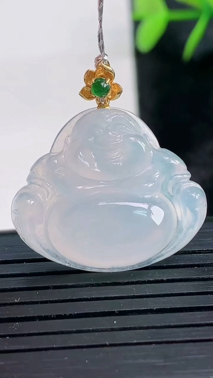 天然A货翡翠种白冰佛公吊坠尺寸21.9-26.4-6重量:5.67g
3月28日