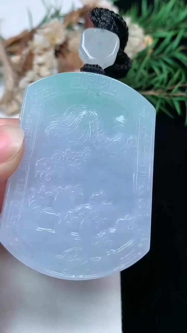 天然A货翡翠龙牌吊坠，尺寸51.5-37.4-12，重量:64.60g
3月28日